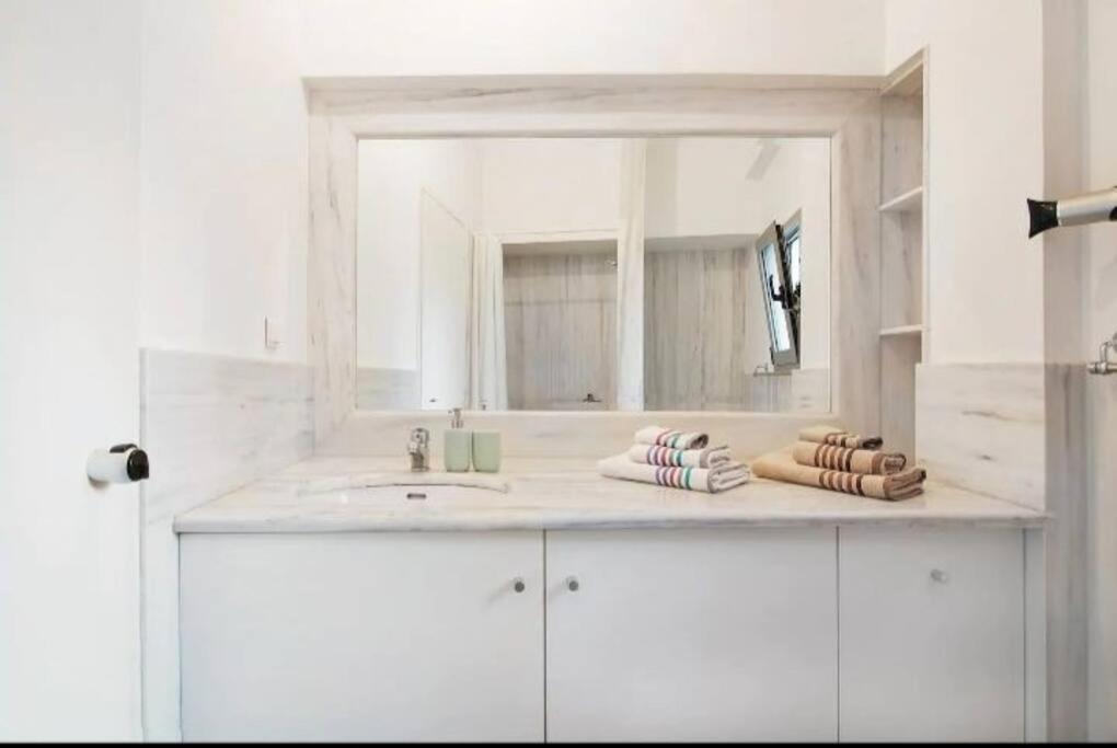 Stylish Living By Acropolis *
